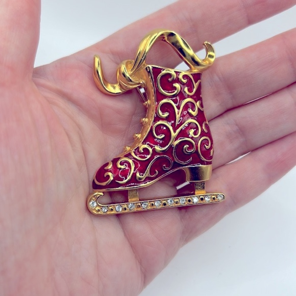 Vintage 1996 Trifari Signed Large Enamel Ice Skate Brooch Pendant - Picture 2 of 9
